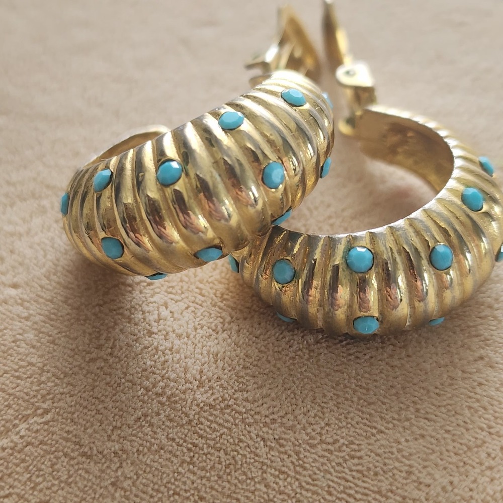 Vintage Clip On Gold Colored Shrimp Earrings With Turquoise Beading - Picture 2 of 9